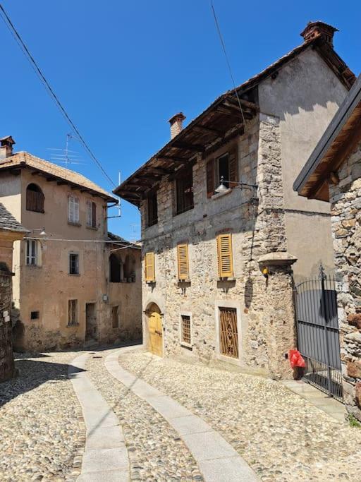 Appartamento Storico Con Giardino Soleggiato - B&B Via Rinaldi Arto Centonara Dış mekan fotoğraf